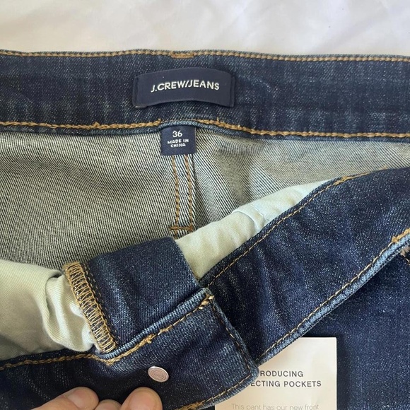 NWT J.Crew‎ Dark Wash Slim Fit Frayed Hem Womens Jeans Size 36 - Picture 3 of 6